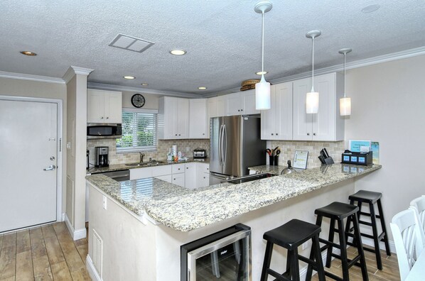 Modern Kitchen with additional seating - Beautiful updated kitchen with K-cup and automatic drip coffee makers.