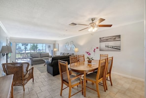 Dining Area - Seating for 6