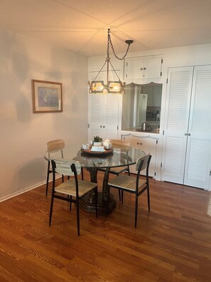 Look Through - Dining Area - Kitchen pass-through