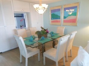 Dining Area - Seating for 6