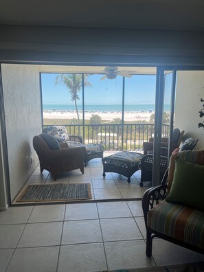 Lanai - Beautiful, comfortable new lanai furniture.


(New pictures coming soon)