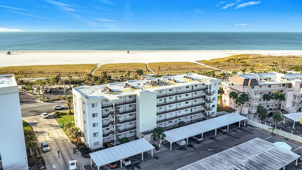 Crescent Royale Condominiums