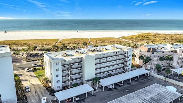 Crescent Royale Condominiums