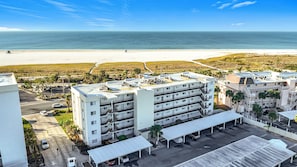 Crescent Royale Condominiums