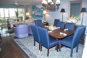 Dining Area - Dining area with seating for 6.