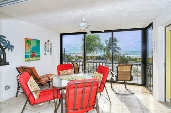 Lanai View - Beautiful views of the Gulf of Mexico and Siesta Key Beach from your lanai