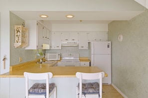 19-Sea-Cabins-1B-Kitchen