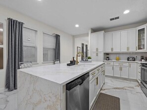 Full kitchen image 6