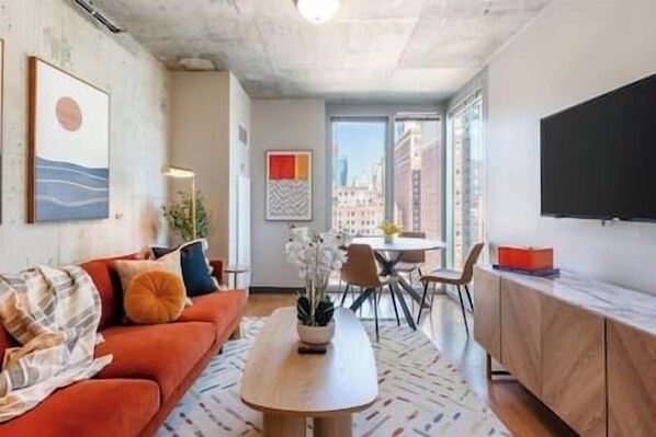 Cozy corners and happy memories. With a beautiful City View and Smart TV!
