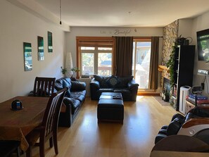 Living-room/dining area