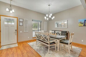 Dining Area | Dishware/Flatware