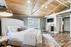 Spacious first-floor primary suite. King bed, workspace, bathroom & smart tv.