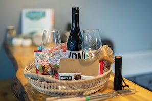 We want you to feel welcomed & relaxed from the moment you step into the cabin!