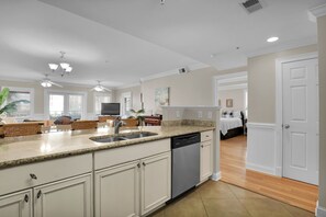 Huge island perfect for cooking and preparing meals and entertaining! 