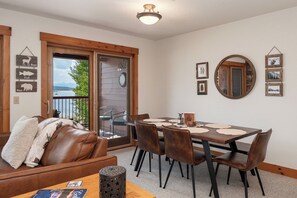 Dining area with seating for 6