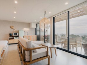 ・[Canggu] Enjoy the view from the large windows that only a high rise can offer.
