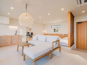・[Seminyak] A living room that makes you feel like you're in Bali