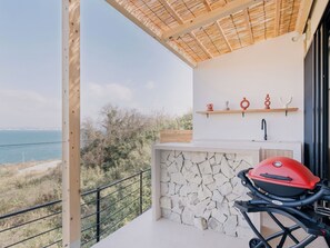 ・[Seminyak] Enjoy a BBQ on the balcony while taking in the view