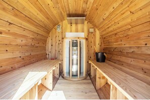 The barrel sauna, made from domestic wood, is equipped with a gas stove. Self-loyly is possible by heating the sauna stones with gas as a heat source. We also have a wide selection of aroma oils specifically for loyly.
