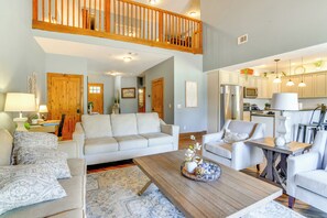 Living Room | 1st Floor | Flat-Screen TV w/ Cable | Free WiFi