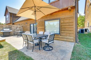 Private Patio | Gas Grill | Dining Areas
