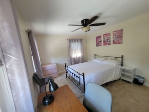 Spacious master bedroom with queen bed with hypoallergenic mattress.
