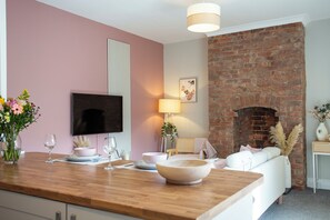 The natural flow between the dinning and the living  adds to the comfort and convenience of your stay, whether you’re dining, playing games, or enjoying a cup of coffee together.