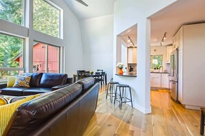 Living room / Kitchen