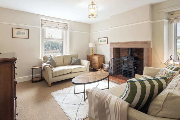 Castle Hill Cottage, Bassenthwaite - Host & Stay