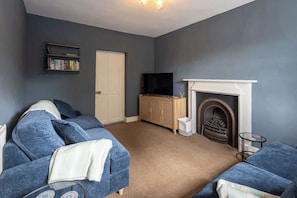 Castle Hill Cottage, Bassenthwaite - Host & Stay