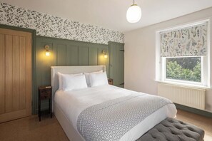 Castle Hill Cottage, Bassenthwaite - Host & Stay