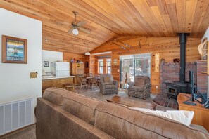 Classic Cabin Ambiance