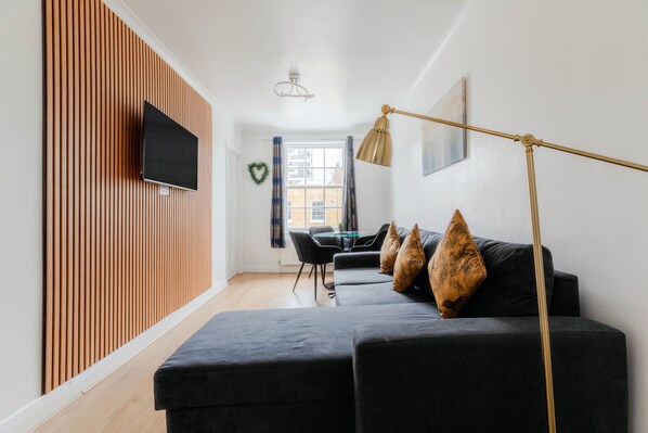 Living Room / Lounge