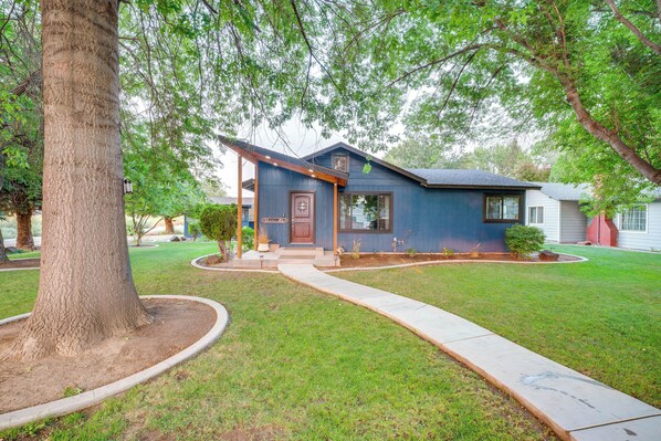 Prosser Vacation Rental | 2BR | 2BA | 3 Steps to Enter | 2,100 Sq Ft