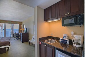 19-Bayside-Inn-6280-Kitchenette