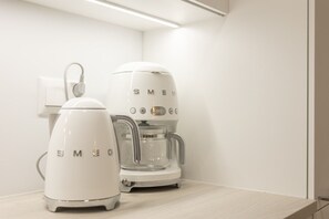Kaffee und/oder Kaffeemaschine