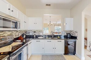 Full kitchen image 1