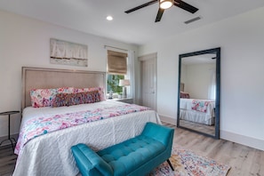 2nd floor, third bedroom with king bed and large flat screen TV