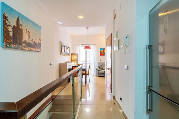 Pasillo entre cocina y sala de estar