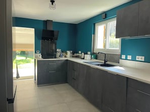 The lovely modern kitchen has all the facilities to self cater on holiday