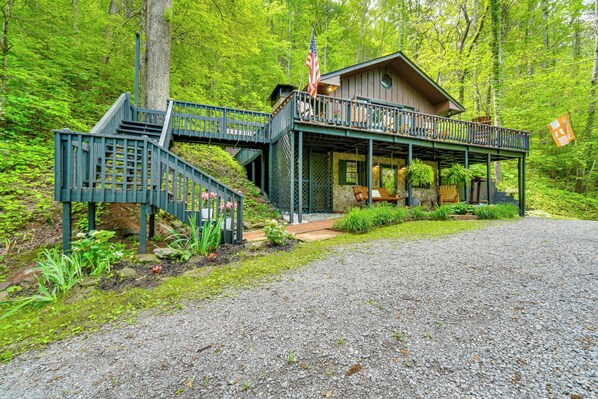 Townsend Vacation Rental | 2BR | 2BA | 1,525 Sq Ft | Stairs Required