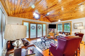 Living Room | Smart TV | Fireplace | 2nd Floor