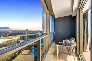 Enjoy your morning coffee in our spacious balcony with the river/the city views