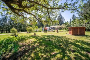 Large peaceful front yard.