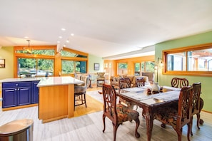 Dining Area | Dishware/Flatware Provided | Main Level