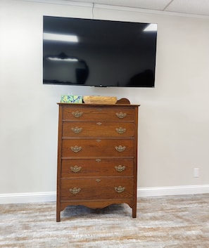 Roku TV with Free WiFi