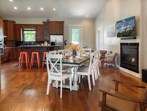  Our open-concept space lets everyone stay connected while you cook in the Luxe Kitchen. The rest of the group can relax at the island, enjoy the fireplace, or unwind with the TV—perfect for chatting, laughing, and making memories together!