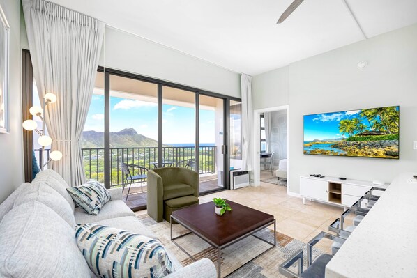 Newly renovated 1 bedroom with beautiful Diamond Head Mountain and Ocean views