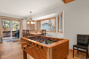 Spielezimmer