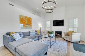 Beautifully Furnished Property!